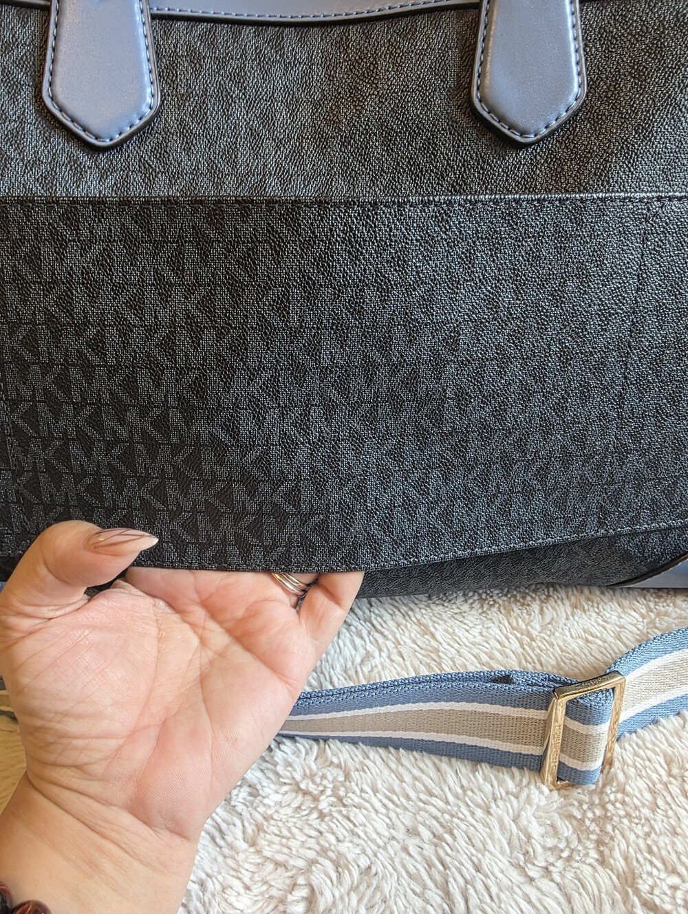 Michael Kors Extra Large Weekender Bag - Picture 11 of 16